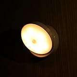 Lámpara de batería LED giratoria y móvil: no requiere agujeros ni tornillos, la base se puede fijar a la pared con el superpegamento incorporado. La lampara pared interior está conectada magnéticamente a la base, se puede ajustar en ángulo 360° y se puede quitar como luz nocturna y de emergencia en cualquier momento.