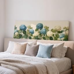 Rangée botanique blanche et hortensia bleu pour habiller un mur vide