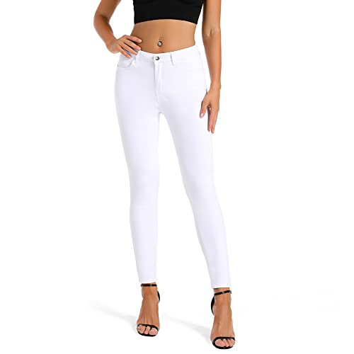 Jean skinny blanc à effet push-up sculptant pour valoriser les silhouettes féminines