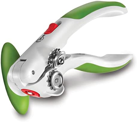 Zyliss Lock N' Lift Can Opener - Manual Can Opener with Built-In Magnet - Safety Can Opener with Stainless Steel Wheel - Handheld Kitchen Tool & Gadget - Green, 7.5"