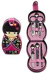 Fuji Merchandise - Muñeca japonesa Kokeshi de 6 piezas, manicura y pedicura, juego de cortaúñas portátil, kit de aseo de viaje (flor Kokeshi)