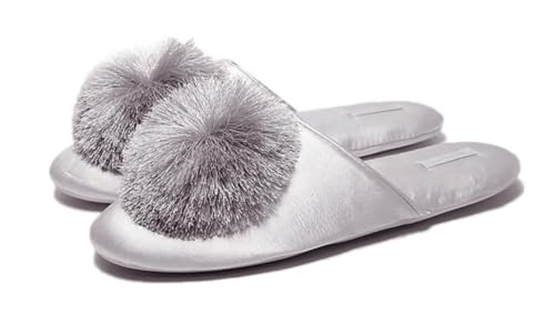 GHAKKE Pantuflas Elegantes De Satén con Punta Cerrada para Mujer Pantuflas De Casa Cómodas con Bola De Pelo Sintético Esponjosa Sandalias Planas Ligeras Y Antideslizantes(Light Grey,36/37 EU)