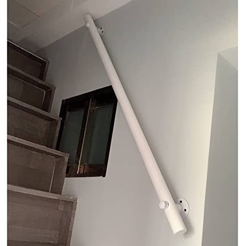 Escaliers intérieurs sécurisés avec barre d'appui murale