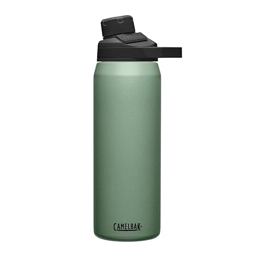 CamelBak Garrafa de água de aço inoxidável isolada a vácuo Chute Mag, 740 ml, musgo