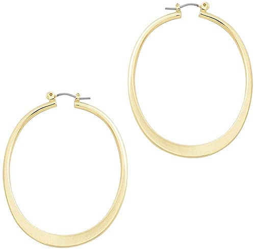 Pendientes de aro grande dorados para realzar tu look urbano diario y de noche de fiesta