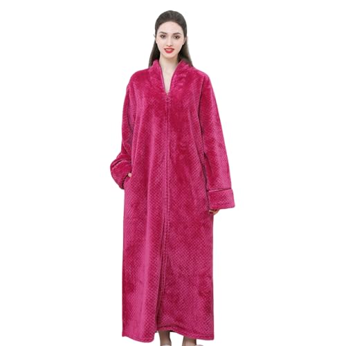 Robe longue à capuche zippée pour femme, le pyjama chaud de longueur cheville pour l'hiver.