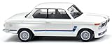 Die Gestaltung geht auf den damaligen BMW-Rennsportleiter Jochen Neerpasch, Interieur-Designer Wolfgang Seehaus und Exterieur-Designer Manfred Rennen zurück