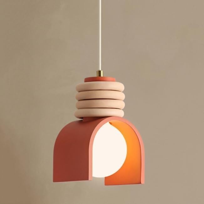 Suspension en résine au design épuré et finitions soignées pour luminaire haut de gamme