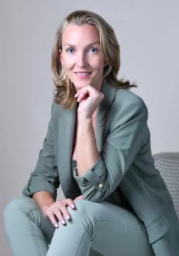 From Burnout to Breakthrough: Ivana's Simple Approach to Building a Business That Loves You Back