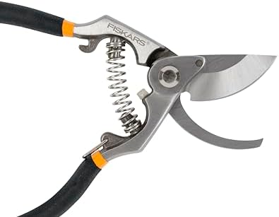 FISKARS Forged Steel Bypass Pruner - Ultra-Durable, Ergonomic Design for Comfortable Use while Gardening - Cut and Prune Stems and Light Branches up to ¾” diameter - 375 Years of Quality - Thumbnail 5