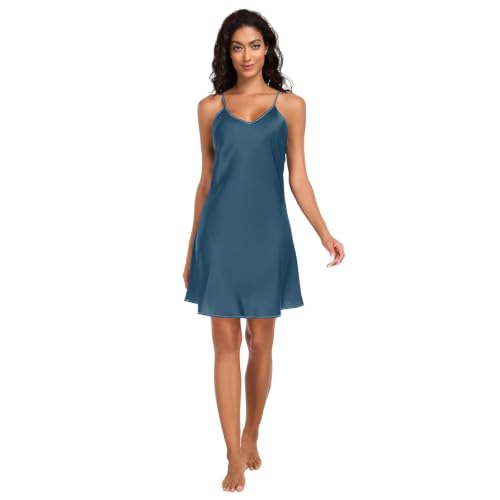 Robe de nuit en soie bleu marine pour vos soirées détente à la maison