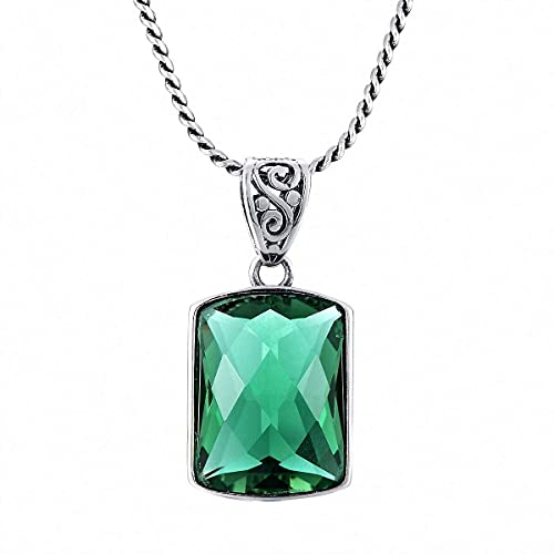 Pendentif en argent hypoallergénique avec cristal vert géométrique contre le ternissement