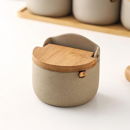 セラミック スパイスジャー シュガーポット 塩ポット ホワイト 竹の蓋付き キッチン 家庭用 おしゃれ スプーン付き 塩 砂糖入れ 3個組 ストッカー ケース 砂糖 塩 コショウ入れ 調味ストッカー 卓上調味入れセット キッチン収納 容器 小分け保存 食卓