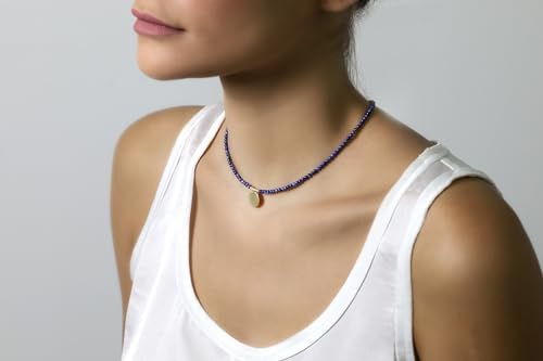 Collier de perles délicates en lapis-lazuli véritable avec pendentif monnaie dorée