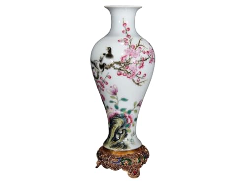 Chinese Famille Rose Porcelain Vase with Hand-Painted Flower Design, Gold
