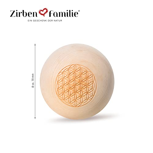 Zirben Familie® ZirbenKugel mit Gravur | Duftende 70mm Kugel aus naturbelassenen ZirbenHolz