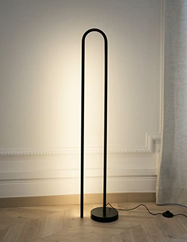 Lámpara de pie LED Nexia BOW iluminando momentos cálidos en tu hogar
