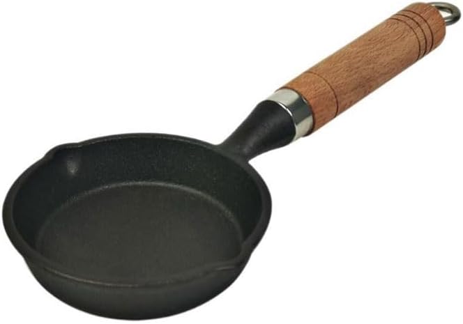 Cast Iron Fried Egg Dumplings Poured Hot Oil to Fry Eggs in A Flat bottomed Pan with An Induction Cooker