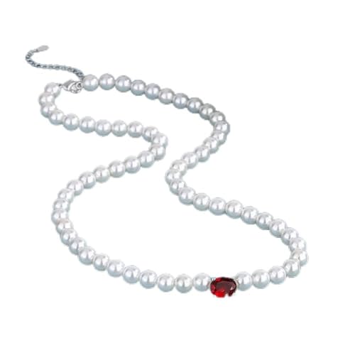 Collier pendentif aigue-marine contre les bijoux ternes