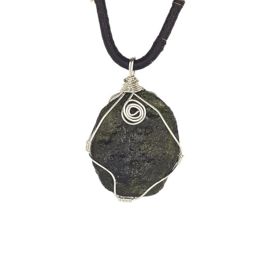 Collier tektite en cristal de moldavite contre la banalité des bijoux