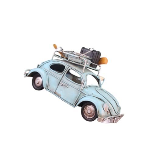 Voiture vintage en fer bleu pour raviver la nostalgie des voyages d'autrefois