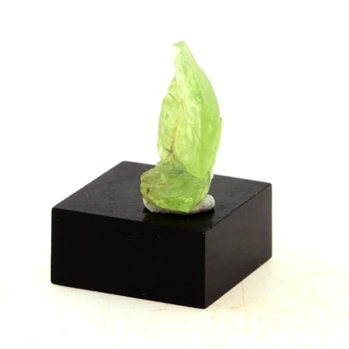 Péridot 8.745 carats Skardu Baltistan Pakistan cristal vert naturel taille brute collection