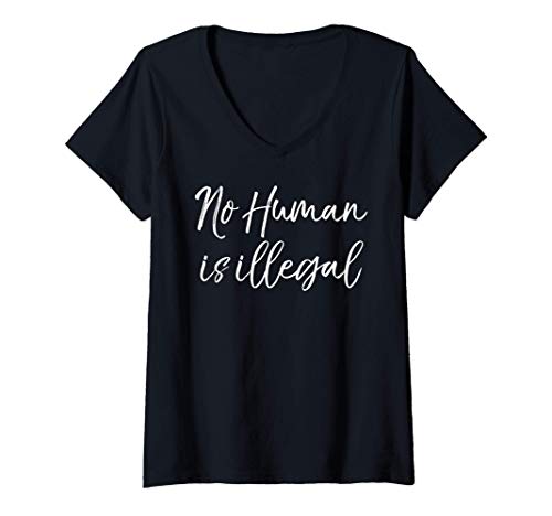 Mujer Support Immigration Quote Immigrant Gift No Human is Illegal Camiseta Cuello V
