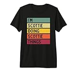 Cita Personalizada Divertida con Texto en inglés I'm Scottie Doing Scottie Things Camiseta Premium