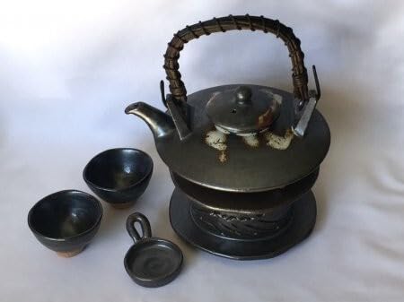 Amazon.co.jp: 黒千代香 酒器 セット お猪口 2個 桜島 文様 炉 付  