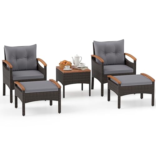 COSTWAY Salon de Jardin en Rotin 5 Pièces, Meuble de Jardin avec 2 Fauteuils 2 Ottomans et Table d'Appoint avec Plateau en Bois d'Acacia, Coussins Amovibles,...