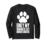 Proud burmese cat owner Manche Longue