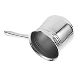 Bequemes brühen: die türkische mokka-kaffeekanne macht den kaffeebrühvorgang einfacher und angenehmer, reisekaffeemaschine, kaffeemaschine