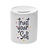 IMPRIMÉ EN FRANCE : Un objet de qualité réalisé près de chez vous. Chaque tirelire est imprimée individuellement dans notre atelier en France. Nous garantissons une finition brillante éclatante et des couleurs vives qui mettent en valeur le design.