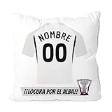 gesmol decoración albacete REGALO ORIGINAL PARA AFICIONADOS AL FÚTBOL: Ideal para cumpleaños, aniversarios o fechas especiales, este cojín personalizado transmite cercanía, emoción y pasión por el deporte.