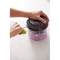 Tefal K13210 5-Sekunden-Zerkleinerer ohne Strom, 900ml; Universalzerkleinerer für Gemüse, Obst, Nüsse, Knoblauch, Babynahrung. Inklusive zusätzlichem Ice-Crusher-, Püree- und Rühreinsatz, schwarz/grün – Ansicht 9