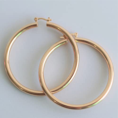 Brinco médio de argola lisa folheado em ouro 18k