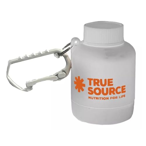 True Protein 100% Whey 874g + Chaveiro Porta Whey Protein Mini Pote Branco + Coqueteleira - True Sou