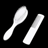 El juego de cepillo y peine es de un gran tamaño para usar en bebés, con cerdas súper suaves.