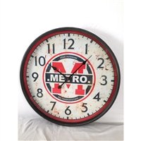 Horloge murale en fer robuste et cadran MDF aux finitions soignées