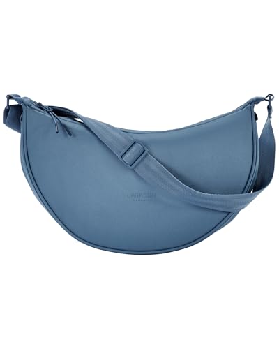 MODERNO DESIGN MEZZA LUNA: grazie al suo design, Solveig è perfetta per essere portata come borsa crossbody. Così potrete tenere le mani libere e creare un look elegante allo stesso tempo. Un must-have per tutte le amanti della moda!