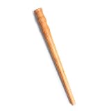Hecho de una sola pieza de madera maciza de cerezo y diseñado para ser ligero pero lo suficientemente fuerte como para durar toda una vida en tu cocina. Respaldado por nuestra garantía de por vida.