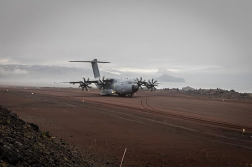 Page de couverture de Allies demonstrate agility during tactical airlift, with first-ever landing on volcanic island in the High North