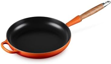 Le Creuset Signature  Żeliwna Patelnia Z Drewnianą Rączką 28 cm Wiśniowa