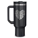 Kumpani Personalisierter Thermobecher 1180ml mit Gravur – Isolierter Becher mit Henkel, Deckel & Strohhalm – Auslaufsicher – Geschenk für Mama, Papa & Coffee Lover (Fertige Motive – Auswahl möglich)