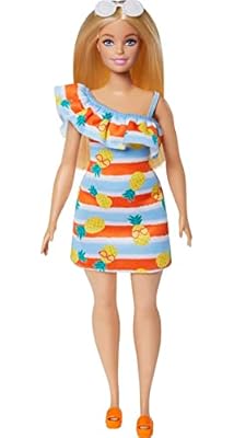 Barbie Loves The Ocean Vestido Flores Muñeca Rubia Hecha de plástico Reciclado, Juguete sostenible +3 años (Mattel HLP92) | Ya disponible en tu tienda friki favorita! En mundofriki.es!