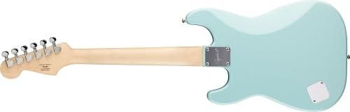 Pack guitare électrique Fender FSR Squier Electric Mini Stratocaster, bleu Daphné, idéal pour les débutants. Comprend un ampli, un câble, une sangle, des médiators et un accordeur à pince.