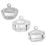 Remplissez les teintes de manucure dans une tasse en verre de cristal pour le travail d'art des ongles.