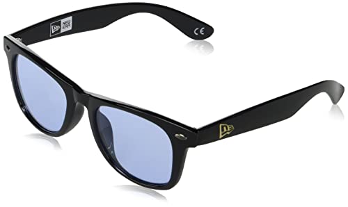 グレーのレンズが入ったサングラス