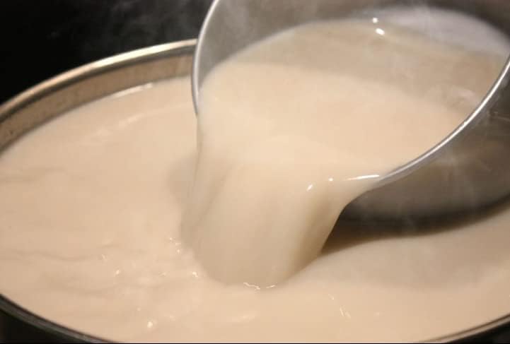 Ichiran Hakata proste makaron Kamadare, 2 posiłki w zestawie, zupa ramen premium tonkotsu ze specjalnym sekretnym czerwonym sosem Ichiran w proszku – 2 posiłki