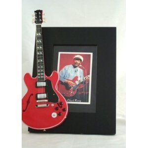 CHUCK BERRY �~�j�`���A�M�^�[�̎ʐ^�t���[�� GIBSON E335